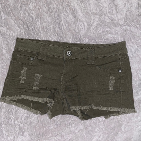 Green shorts - Picture 2 of 4